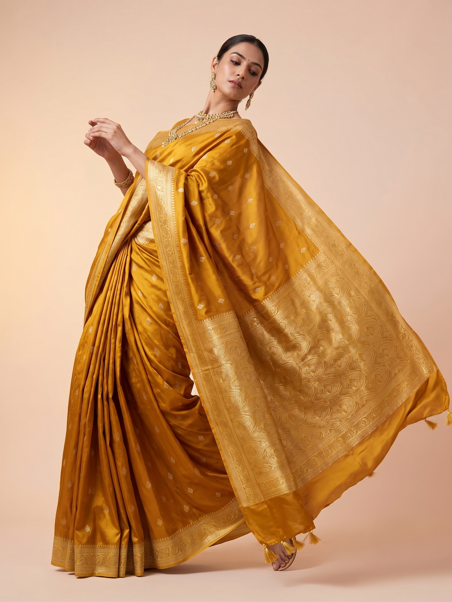Mashroo Satin Contrast Pallu & Border Saree