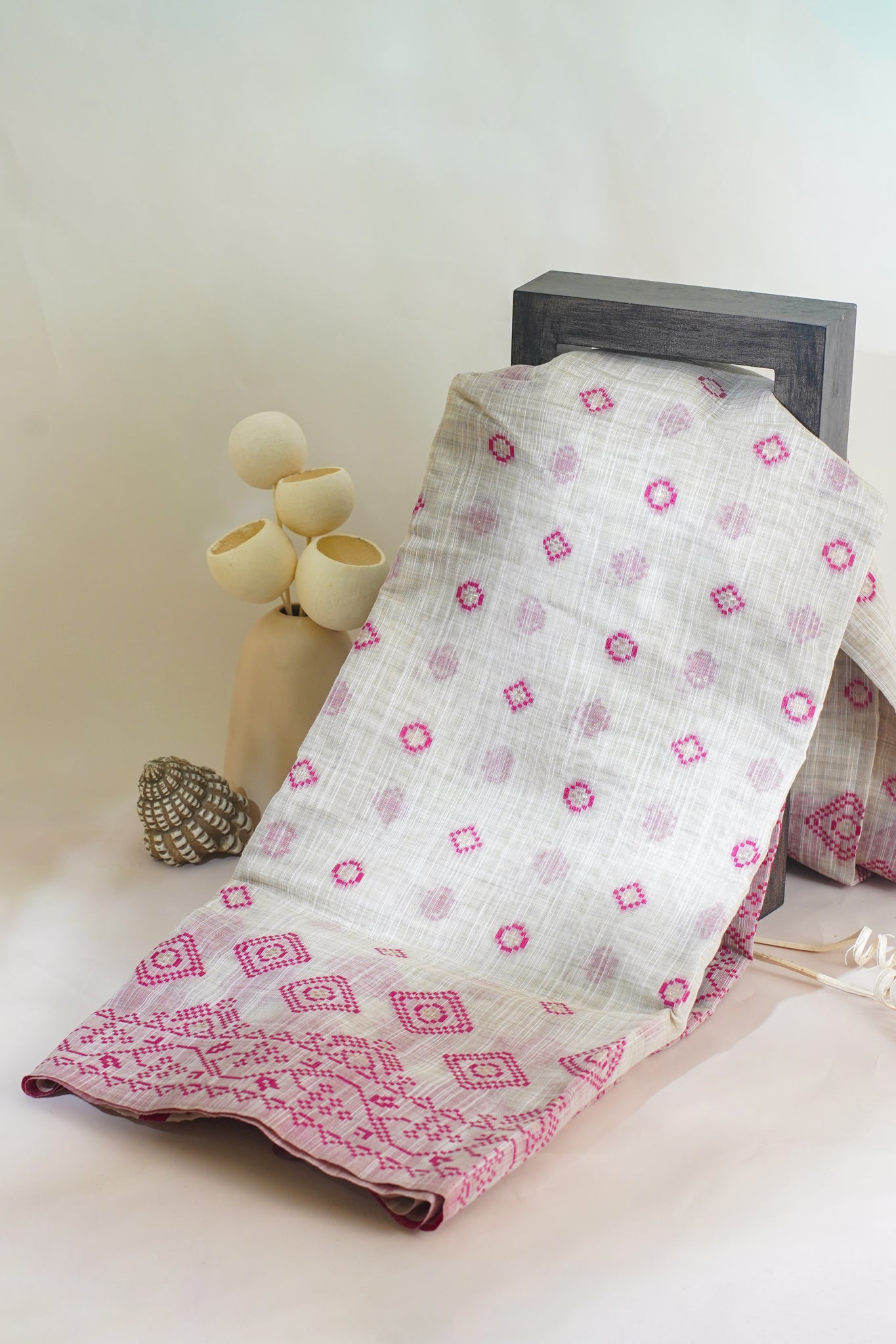 White Cotton Linen Weaving Saree with Pink Geometric Patterns