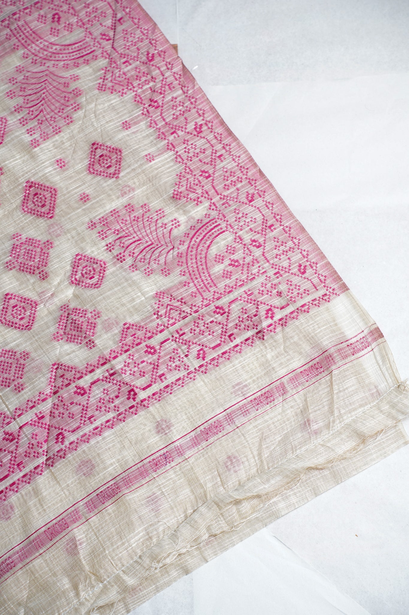 White Cotton Linen Weaving Saree with Pink Geometric Patterns