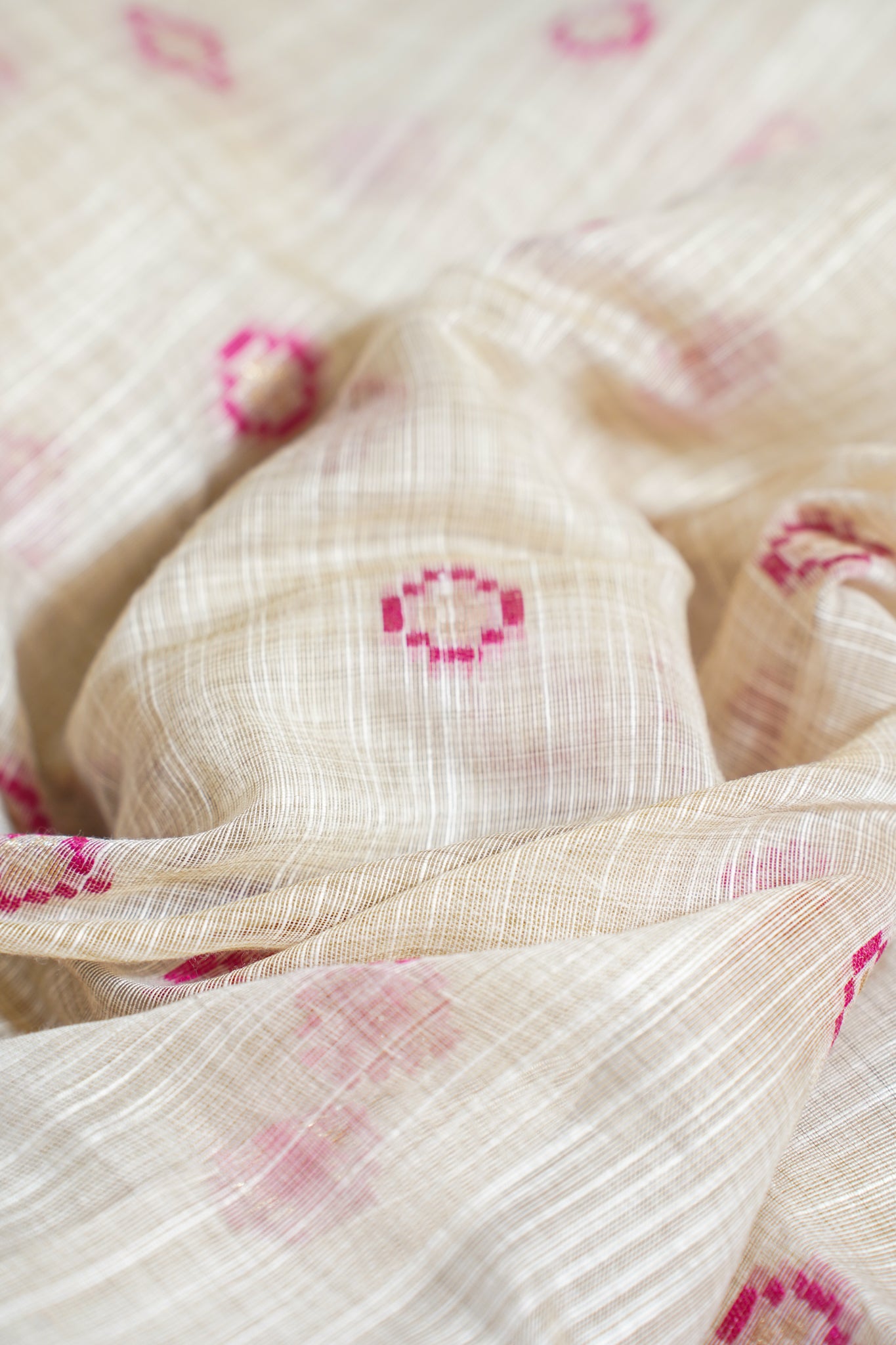 White Cotton Linen Weaving Saree with Pink Geometric Patterns