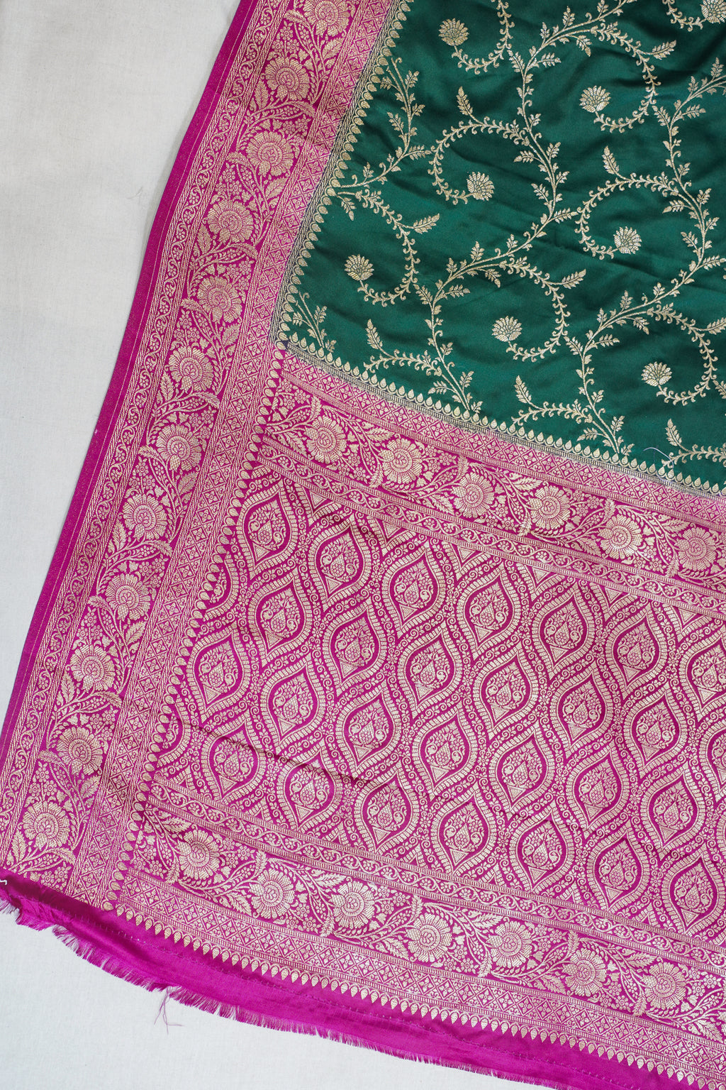 Green Mushroo Silk Saree with Pink Contrast Border