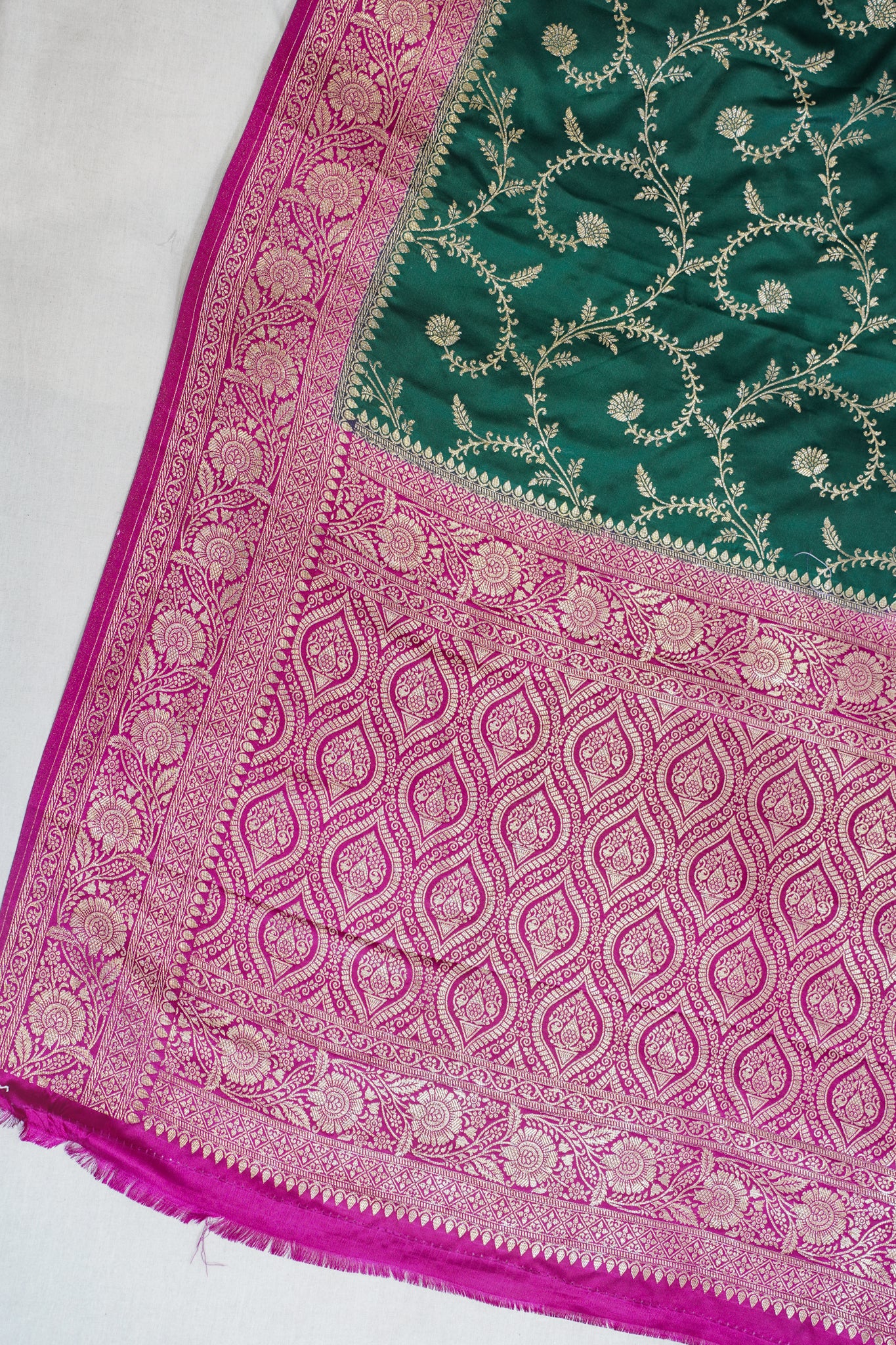 Green Mushroo Silk Saree with Pink Contrast Border