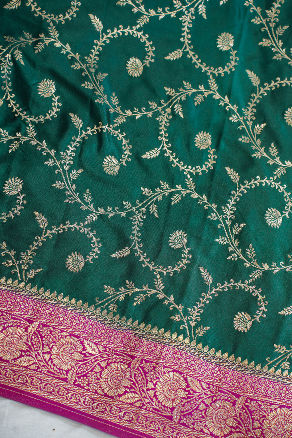 Green Mushroo Silk Saree with Pink Contrast Border