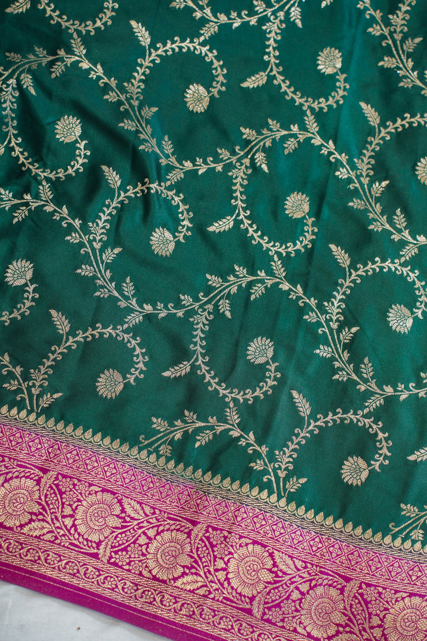 Green Mushroo Silk Saree with Pink Contrast Border